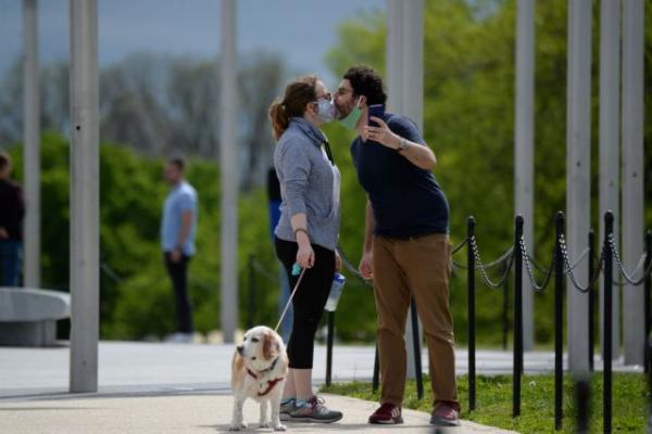 Κοροναϊός: Μεταδίδεται ο ιός και μέσω του σπέρματος; -Τι δείχνει μελέτη