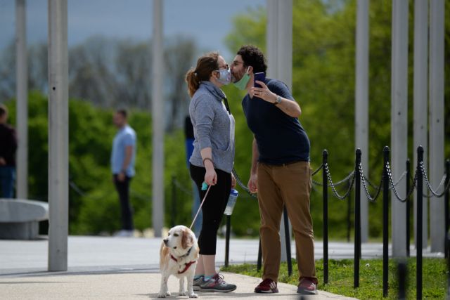 Κοροναϊός: Μεταδίδεται ο ιός και μέσω του σπέρματος; -Τι δείχνει μελέτη