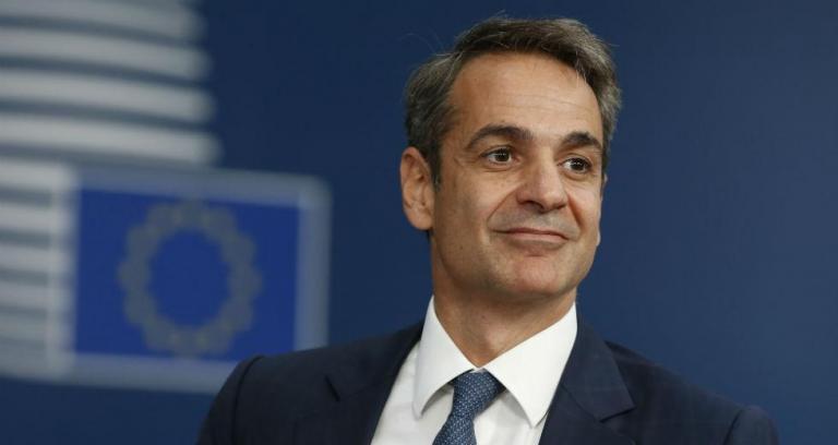 Mitsotakis announces gradual lockdown lifting, stresses individual responsibility to follow rules