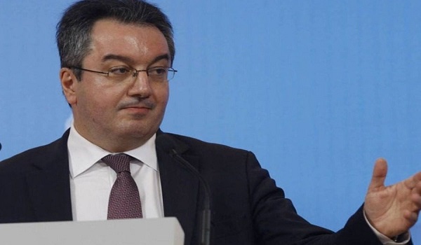 Ο Μόσιαλος στέλνει περαστικά στον Μπόρις Τζόνσον – «Όταν επιστρέψει να εξηγήσει την ανεκδιήγητη προσέγγιση για ανόσια της αγέλης»