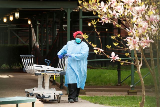 Θρηνεί η Νέα Υόρκη: «Μαύρο» ρεκόρ 799 νέων θανάτων