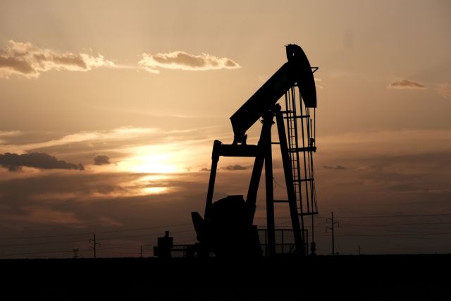 Το πετρέλαιο κατρακυλάει, με τις αποφάσεις του OPEC+ να μην καταφέρνουν να πείσουν την αγορά