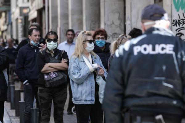 Κοροναϊός : Σε λειτουργία ξανά το Δημόσιο – Ουρά από το πρωί στο υποθηκοφυλακείο Αθηνών