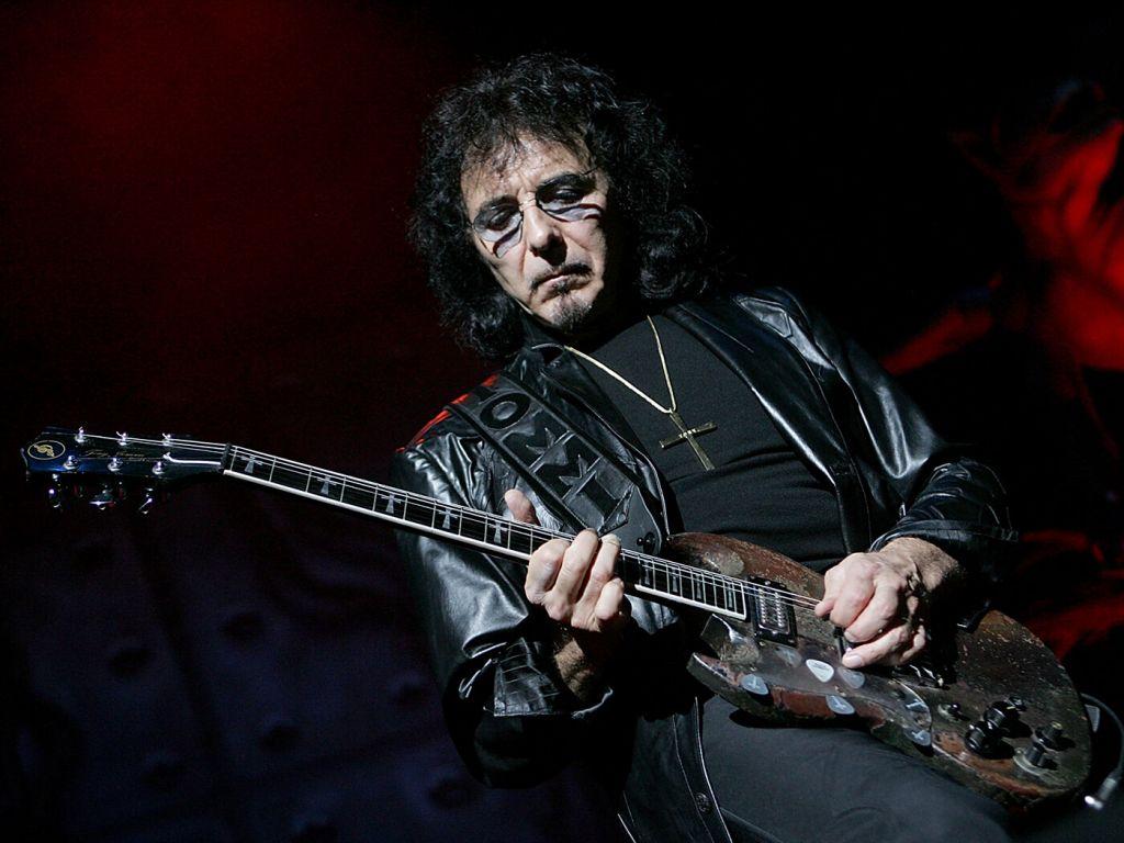 Στη μάχη κατά του κοροναϊού ο κιθαρίστας των Black Sabbath