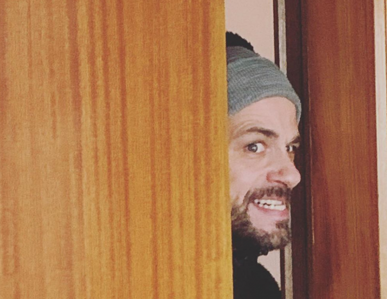 Αποστόλης Τότσικας : Απολαυστικό βίντεο με… αφηνιασμένο χορό στην καραντίνα