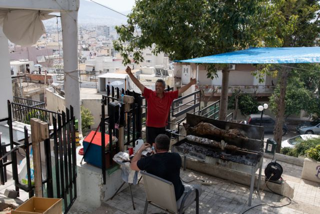 Σούβλισμα του οβελία σε ταράτσες και αυλές για λίγους και τυχερούς [Εικόνες]