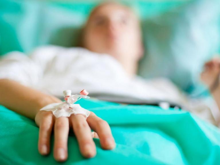 Δεύτερος θάνατος νέου από κοροναϊό – Τι δείχνουν τα στοιχεία για τις ηλικίες