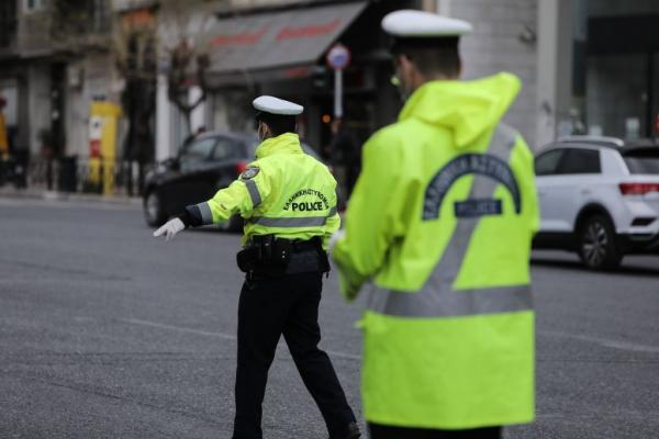 Κοροναϊός:  40 πρόστιμα των 300 ευρώ την Τρίτη - 8 συλλήψεις για ανοιχτά μαγαζιά