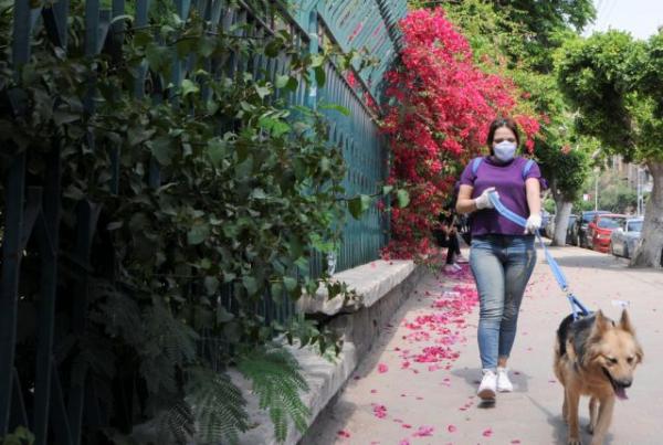 Κοροναϊός : Αποκαλυπτικό πείραμα – Εξάγουμε άθελά μας σάλιο ακόμα και όταν μιλάμε