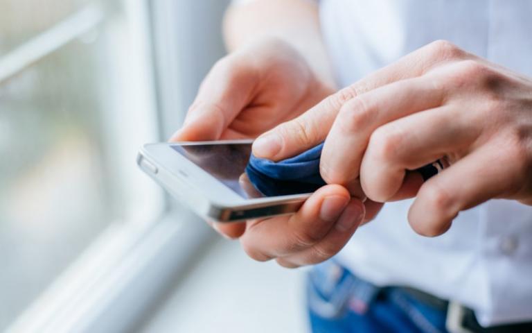 Κοροναϊός : Το μυστικό για να απολυμαίνουμε σωστά το κινητό