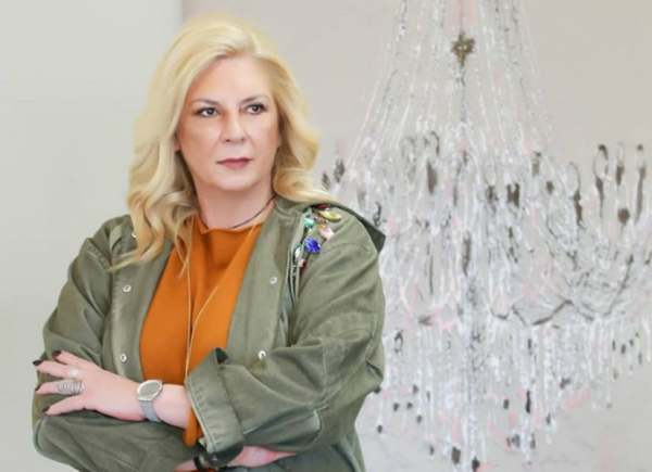 Δήμητρα Λιάνη Παπανδρέου: Βάφει τα μαλλιά σπίτι και βάζει τα κλάματα