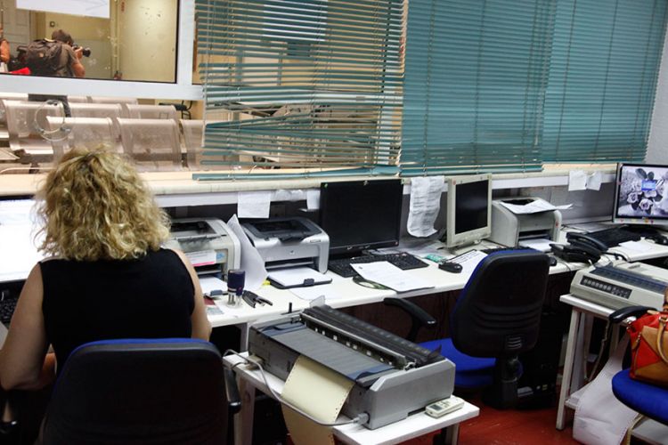 Κοροναϊός : Αλλάζει το ωράριο των δημοσίων υπαλλήλων – Σε τρεις φάσεις η προσέλευση στο γραφείο