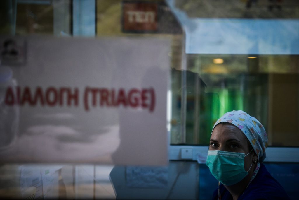 Κοροναϊός: Αισιοδοξία για «φρένο» στα κρούσματα – Μόνο 20 νέοι ασθενείς χτες