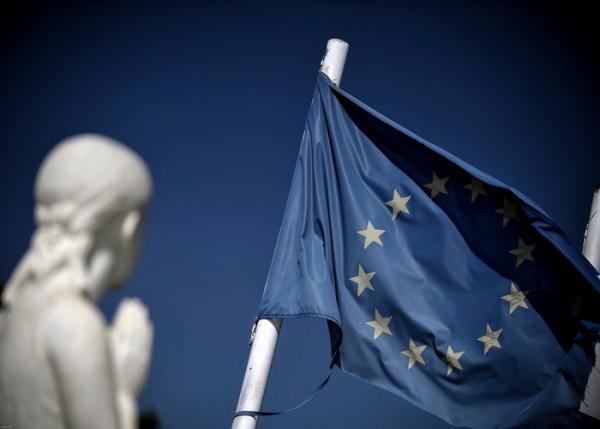 Σε τεντωμένο σκοινί η Ευρώπη : Κοινό ταμείο που θα εκδίδει κορονο-ομόλογα ζητά η Γαλλία