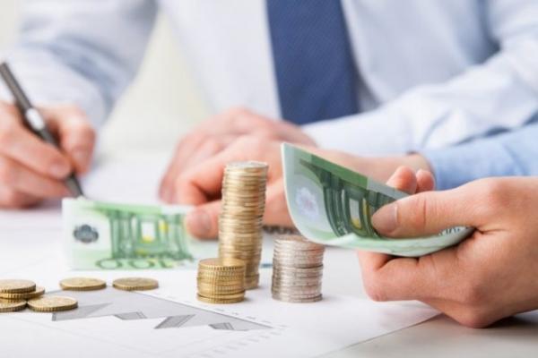 Σχέδιο για μειωμένη προκαταβολή φόρου σε χιλιάδες φορολογούμενους