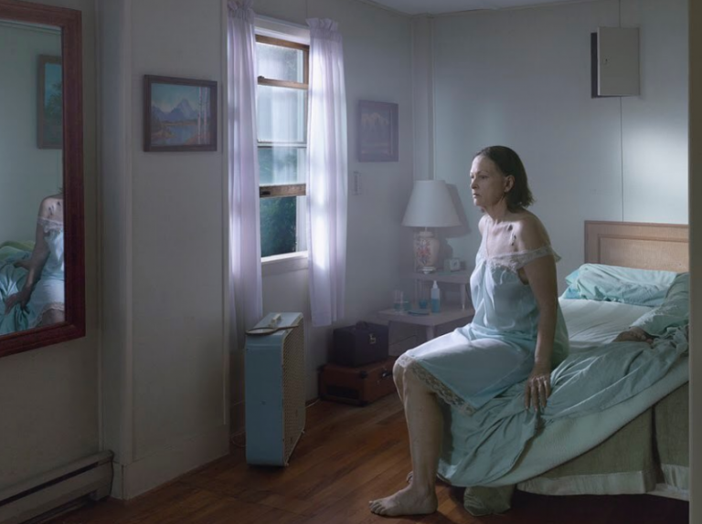 Social Distancing: Ο μοναχικός κόσμος του Gregory Crewdson πιο επίκαιρος από ποτέ