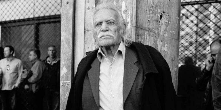 Μανώλης Γλέζος: Μεσίστια η σημαία στην Ακρόπολη για το τελευταίο αντίο στον αγωνιστή της Αριστεράς