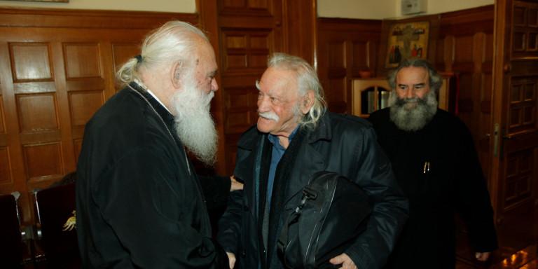 Ο Ιερώνυμος θα εκπληρώσει την επιθυμία του Μανώλη Γλέζου – Θα τελέσει την εξόδιο ακολουθία του