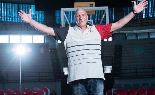 Ο Αργύρης Καμπούρης στέλνει μήνυμα (vid)