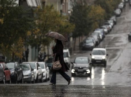 Καιρός : Χειμωνιάτικο σκηνικό την Κυριακή με βροχές και καταιγίδες