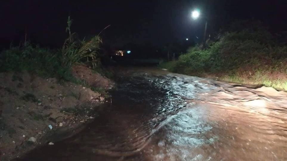 Κακοκαιρία : Πλημμύρες και προβλήματα σε όλη τη χώρα - Σε κατάσταση έκτακτης ανάγκης η Σκιάθος