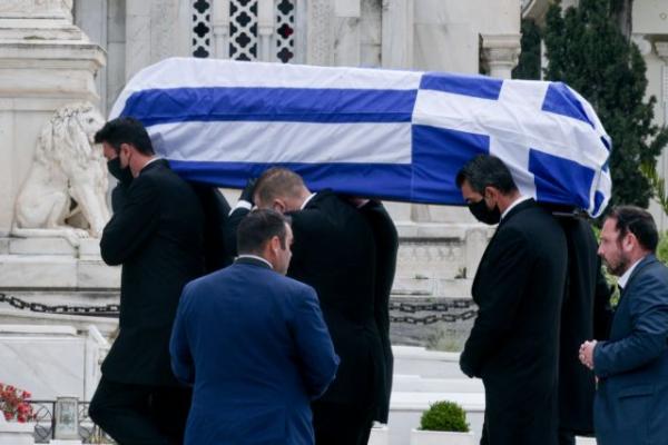«Εάν εσύ ζεις, μη με ξεχάσεις…» – Η Ελλάδα αποχαιρετά τον Μανώλη Γλέζο 