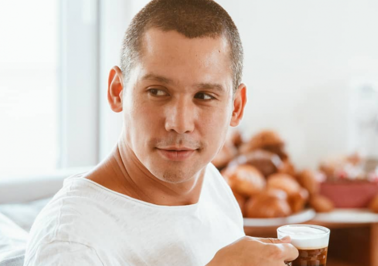 Σωτήρης Κοντιζάς : Έτσι περνάει τα βράδια της καραντίνας