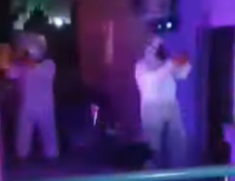 Πάρτι στην εποχή του κοροναϊού! Πήραν… φωτιά τα μπαλκόνια