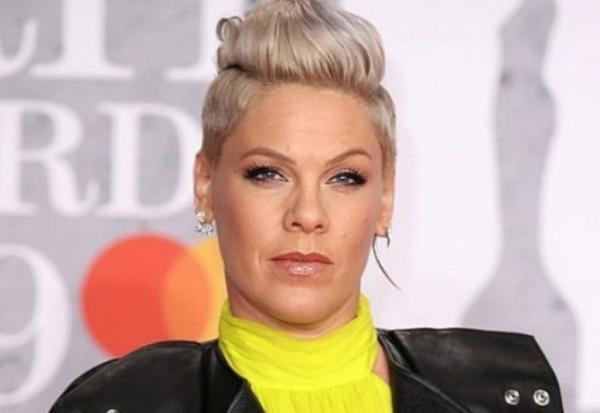 Pink για κορωναϊό: «Είναι το πιο τρομακτικό πράγμα που έχω ζήσει»