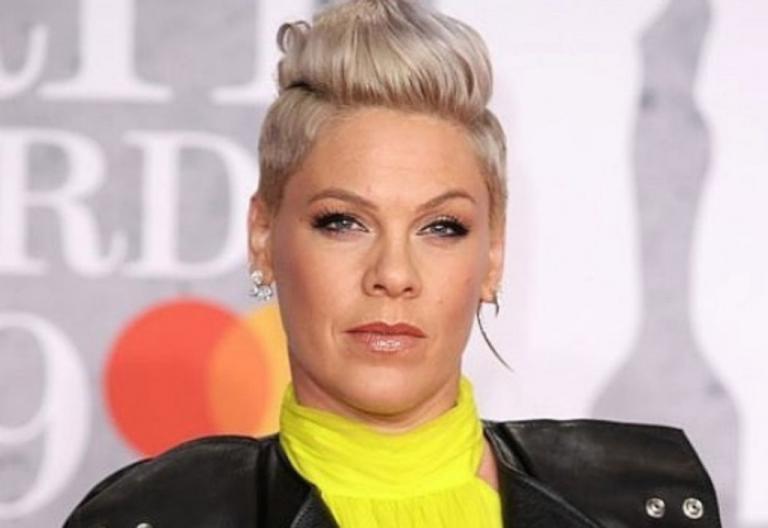 Pink για κορωναϊό: «Είναι το πιο τρομακτικό πράγμα που έχω ζήσει»