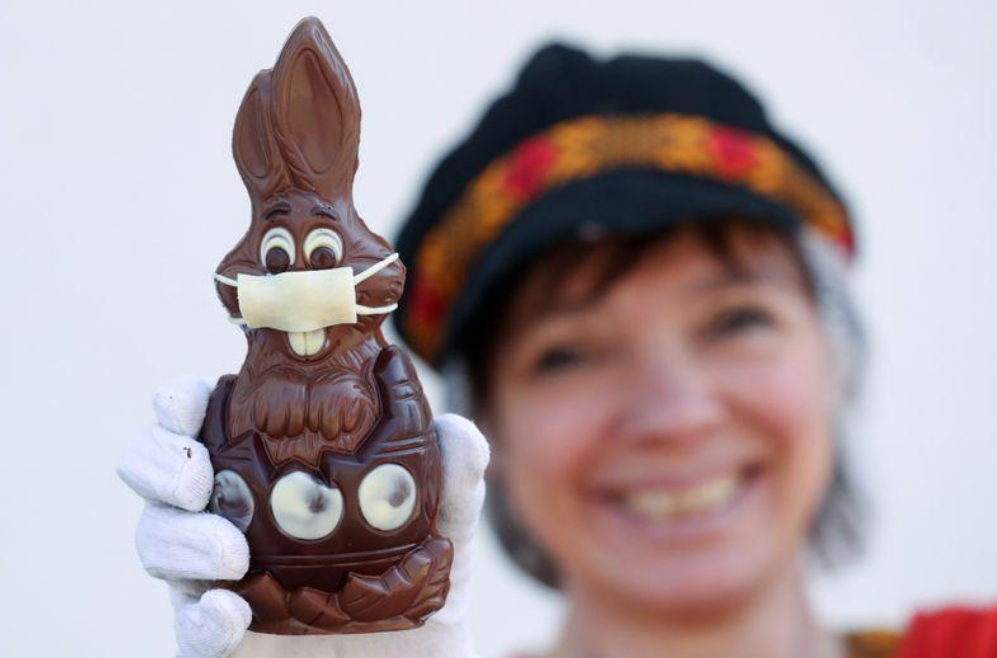 Πασχαλινά λαγουδάκια «πολεμούν» τον κοροναϊό με μάσκες