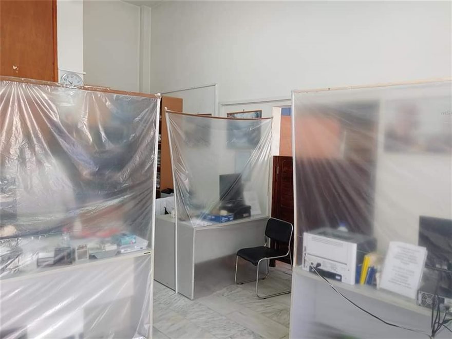 Μαραθώνας : Έβαλαν πλαστικά παραβάν στο υποθηκοφυλακείο