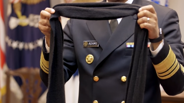 Κοροναϊός : Φτιάξτε σε λίγα δευτερόλεπτα τη δική σας μάσκα από υφάσματα που έχετε στο σπίτι