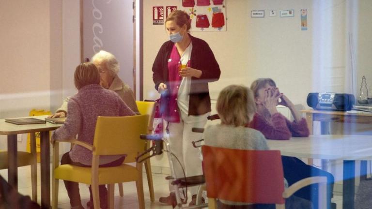 Κοροναϊός : 471 νεκροί σε μία μέρα – 884 θύματα σε γηροκομεία