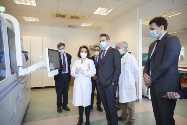 Κοροναϊός : Στο Εθνικό Κέντρο Αιμοδοσίας ο Μητσοτάκης - Τι είπε για τεστ και χαλάρωση των μέτρων