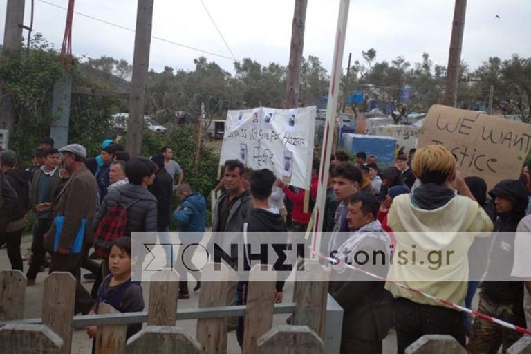Μόρια: Διαδήλωση προσφύγων – Ζητούν δικαιοσύνη για τη δολοφονία του 16χρονου