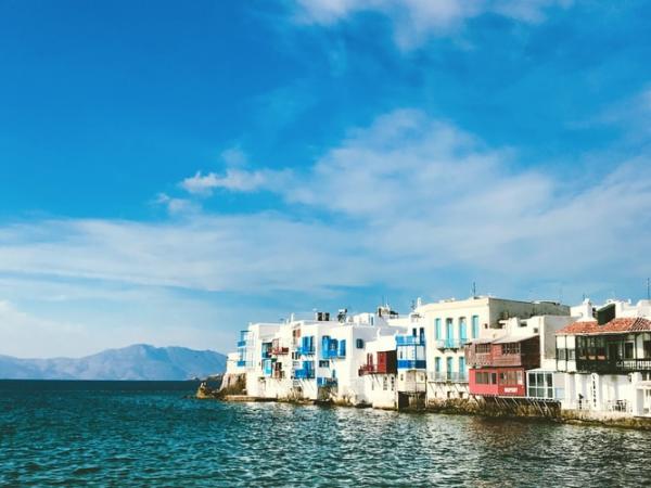 Κοροναϊος: Τα νέα περιοριστικά μέτρα σε Μύκονο και Σαντορίνη