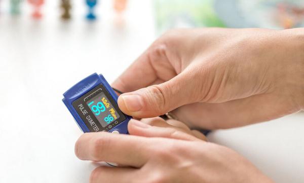 Πρέπει να προμηθευτεί ο γενικός πληθυσμός οξύμετρο; – Τι συστήνει ο Τσιόδρας