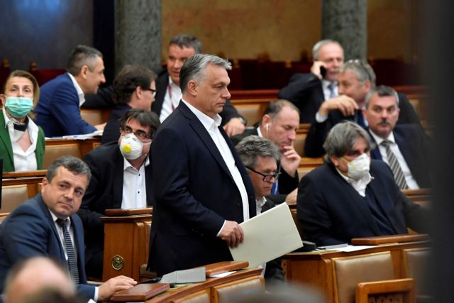 Αποπομπή του Όρμπαν από το ΕΛΚ ζητούν Μητσοτάκης και άλλοι 12 ηγέτες | in.gr