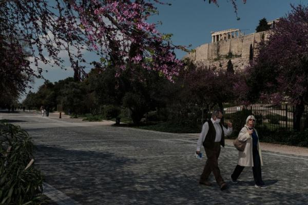 Κοροναϊός : Πώς επηρεάστηκαν οι μετακινήσεις των Ελλήνων