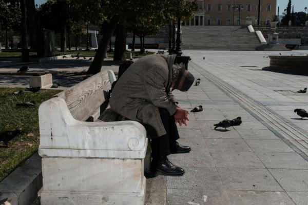 Κοροναϊός: Πώς θα βγούμε από την καραντίνα – Η ημερομηνία – σταθμός για άρση των μέτρων