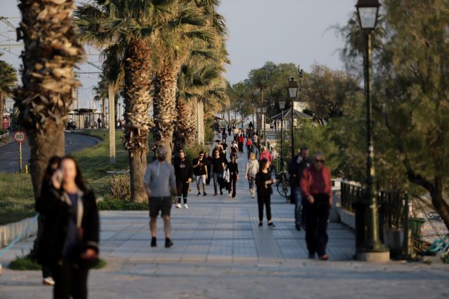 Έξαλλος ο δήμαρχος Φαλήρου με τον συνωστισμό: Δεν είναι ώρα για πικ νικ, έχουμε πόλεμο