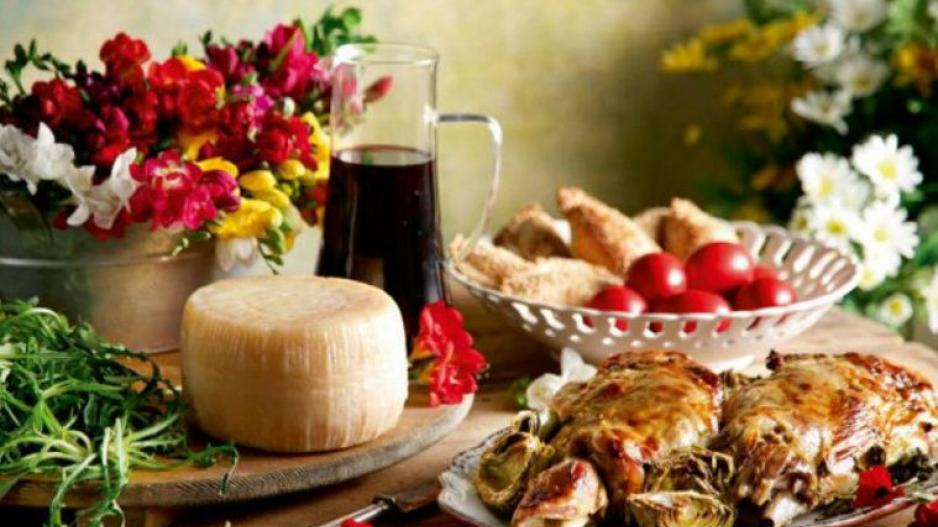 Κοροναϊός : Τα ψώνια της τελευταίας στιγμής για το πασχαλινό τραπέζι