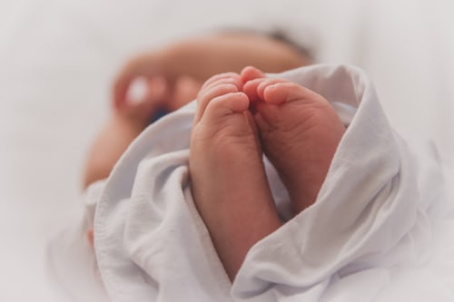 Κοροναϊός : Τρίτη γυναίκα θετική στον ιό γέννησε στο Αττικόν