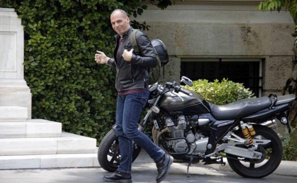 Έλεος με τις δικογραφίες – fake news για τον Βαρουφάκη