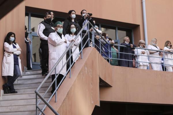 «Λίφτινγκ» στο ΕΣΥ και αυξήσεις στους μισθούς γιατρών και νοσηλευτών