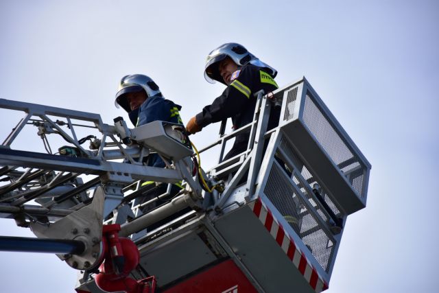 Συναγερμός στην Πυροσβεστική: Μεγάλη φωτιά σε διαμέρισμα στα Πατήσια