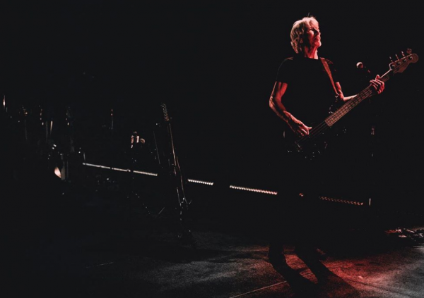 Ο Ρότζερ Γουότερς τραγουδά για «το δικαίωμα να ζεις ειρηνικά»