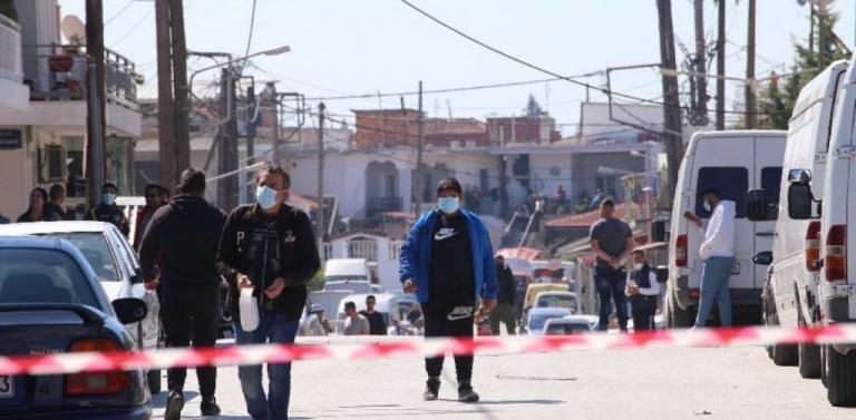 Κοροναϊός : Επιχείρηση μεταφοράς των κρουσμάτων εκτός οικισμού των Ρομά