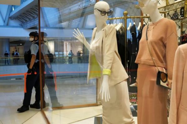 Κοροναϊός- Καταστήματα: Έτσι θα δοκιμάζουμε ρούχα στα δοκιμαστήρια από εδώ και στο εξής